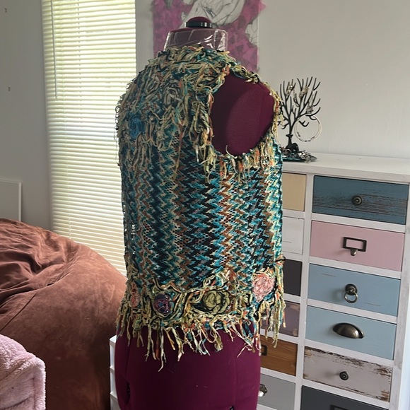 Artsy boho fringe multicolored whimsical floral pattern vest - Picture 6 of 12